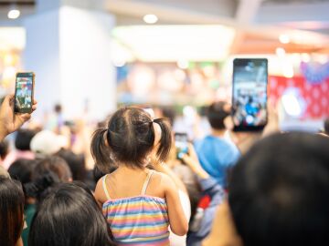 Espa&ntilde;a afronta un nuevo desaf&iacute;o educativo: prohibir los m&oacute;viles a alumnos de primaria y secundaria en horario lectivo