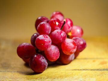 Descubren que las uvas rojas tienen una mayor concentración de una molécula que podría prevenir las células cancerígenas
