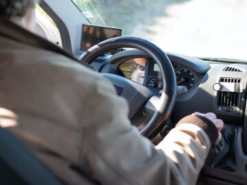 Claves de la DGT para una conducci&oacute;n segura a partir de los 70