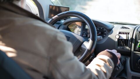 Claves de la DGT para una conducción segura a partir de los 70