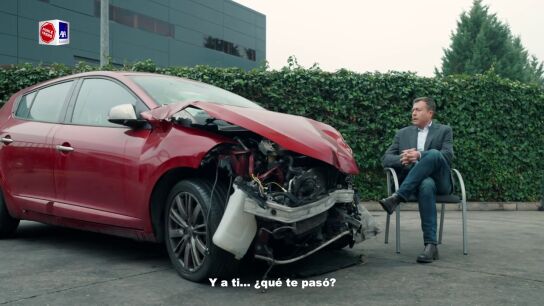 Y a ti... ¿qué te pasó?: "Mi conductor iba fumando, se le cayó una ceniza encendida sobre la rodilla y nos salimos de la carretera" Y a ti... ¿qué te pasó?: "Mi conductor iba fumando, se le cayó una ceniza encendida sobre la rodilla y nos salimos de la carretera"