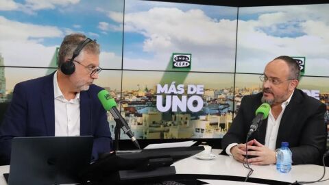 Alejandro Fernández, candidato del PP catalán, con Carlos Alsina en ‘Más de uno’: “Si el debate es la amnistía, el protagonista es Pedro Sánchez, no Puigdemont”