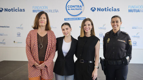 Más de 10.000 alumnos de 200 centros de Educación Secundaria siguen el webinar sobre ‘Jóvenes, móviles y violencia de género’ Más de 10.000 alumnos de 200 centros de Educación Secundaria siguen el webinar sobre ‘Jóvenes, móviles y violencia de género’