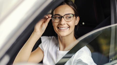 Conductora con Gafas 