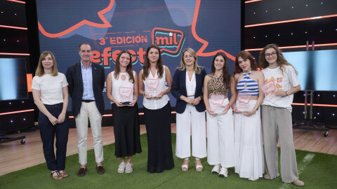 El vídeo ‘CONEXIÓN’ se alza ganador de la 3ª edición de Efecto MIL, el proyecto de la Fundación Atresmedia que promueve el uso positivo de las RRSS entre los jóvenes El vídeo ‘CONEXIÓN’ se alza ganador de la 3ª edición de Efecto MIL, el proyecto de la Fundación Atresmedia que promueve el uso positivo de las RRSS entre los jóvenes