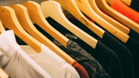 Camisetas perchas con camisetas