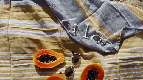 Fruta en la playa