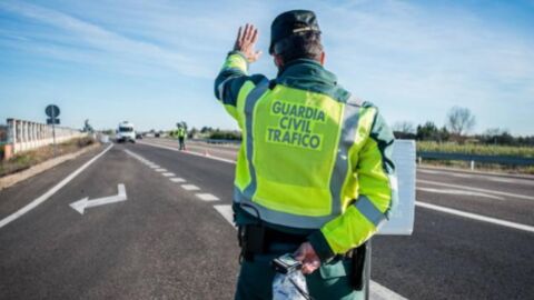 Control de la Guardia Civil de Tráfico Control de la Guardia Civil de Tráfico
