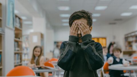 Casi la mitad de los alumnos admite no hacer nada cuando un compa&ntilde;ero es v&iacute;ctima de acoso escolar