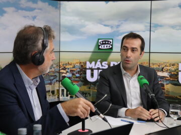 El ministro de Economía, Comercio y Empresa, Carlos Cuerpo, con Carlos Alsina en 'Más de uno'