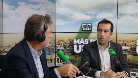 El ministro de Econom&iacute;a, Comercio y Empresa, Carlos Cuerpo, con Carlos Alsina en 'M&aacute;s de uno'