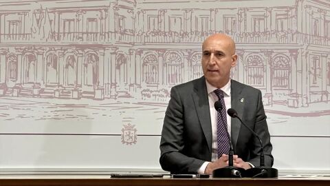 José Antonio Díaz, alcalde de León, con Carlos Alsina en ‘Más de uno’: “Santos Cerdán ha jugado sucio con la anulación de las primarias del PSOE de Castilla y León” José Antonio Díaz, alcalde de León, con Carlos Alsina en ‘Más de uno’: “Santos Cerdán ha jugado sucio con la anulación de las primarias del PSOE de Castilla y León”