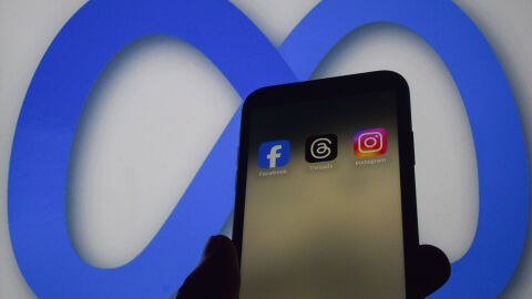 January 7, 2025, London, England, UK: Facebook, Threads and Instagram apps on a phone screen and the Meta logo in the background as Meta founder Mark Zuckerberg announces that the social media giant will reduce censorship, begin recommending more political content, and remove fact-checkers on its apps, replacing them with 'community notes similar to X' Europa Press/Contacto/Vuk Valcic 07/01/2025 ONLY FOR USE IN SPAIN