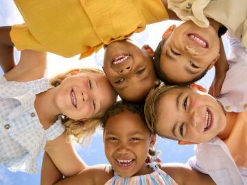 Grupo de niños felices Grupo de niños felices
