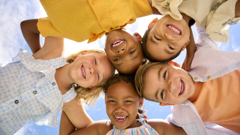 Grupo de niños felices Grupo de niños felices
