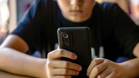 Educar antes que prohibir: ¿Están nuestros hijos preparados para usar Internet?