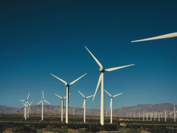 España alcanza récord en potencia renovable, pero la generación eléctrica se estanca