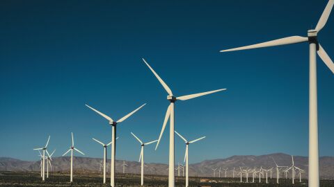 España alcanza récord en potencia renovable, pero la generación eléctrica se estanca