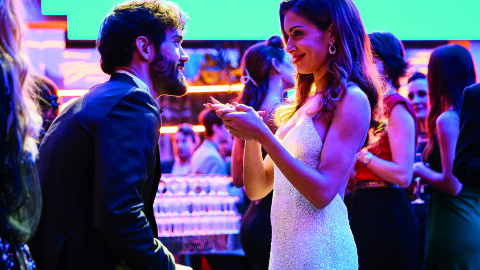 Oliver, el hijo de Nicole, pide matrimonio a Eva, en el sexto capítulo de ‘Eva & Nicole’, la serie española más vista del Prime Time