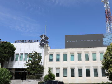 Antena 3 arrasa como la TV líder por 4ª temporada consecutiva. Marca la mayor distancia con su competidor en 29 años laSexta sube y lidera sobre su rival directo por 12ª temporada consecutiva, con la mejor de los últimos 4 años