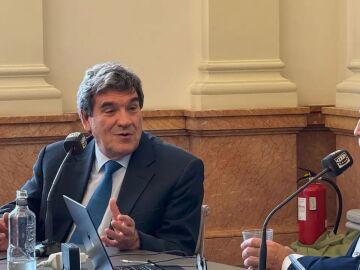 José Luis Escrivá, con Carlos Alsina en ‘Más de uno’, sobre la OPA del BBVA al Sabadell: “Hay que dejar el juego al mercado”
