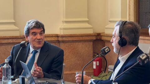 José Luis Escrivá, con Carlos Alsina en ‘Más de uno’, sobre la OPA del BBVA al Sabadell: “Hay que dejar el juego al mercado”