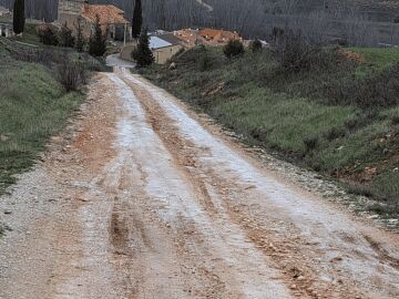 Carretera intransitable y ausencia de indicadores Carretera intransitable y ausencia de indicadores