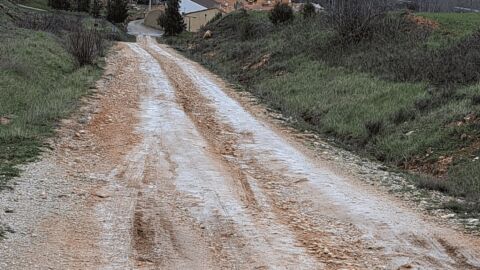 Carretera intransitable y ausencia de indicadores Carretera intransitable y ausencia de indicadores