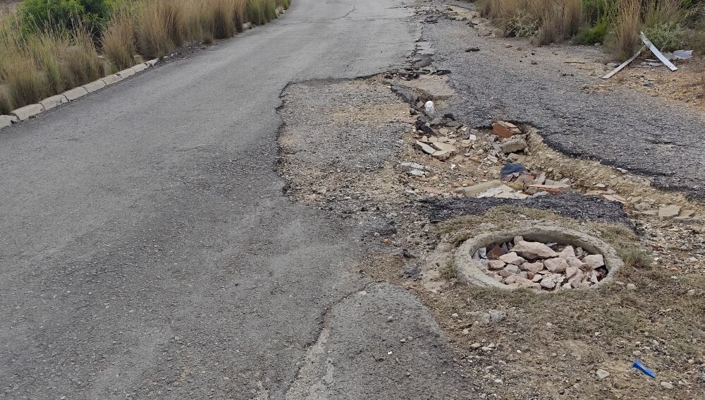 Calzada en estado intransitable en Torrent (Valencia)
