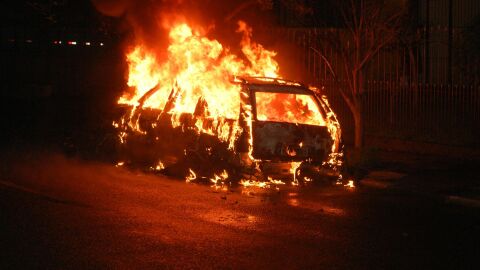 Coche incendiado