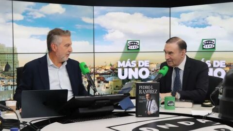 Pedro J. Ramírez, con Carlos Alsina en ‘Más de uno’: “Pedro Sánchez es el primer presidente antisistema que hemos tenido en la democracia”