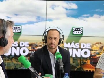El periodista Álvaro de Cozar, con Carlos Alsina en ‘Más de uno’: “Los expresidentes del Gobierno piensan que han sido injustamente tratados”