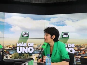 Elma Saiz, con Carlos Alsina en ‘Más de uno’: “Eché en falta una llamada de Yolanda Díaz en la propuesta inicial de cuota de los autónomos” Elma Saiz, con Carlos Alsina en ‘Más de uno’: “Eché en falta una llamada de Yolanda Díaz en la propuesta inicial de cuota de los autónomos”