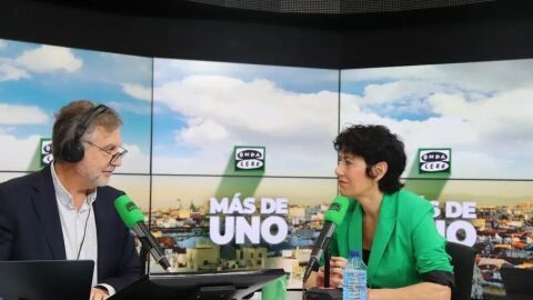 Elma Saiz, con Carlos Alsina en ‘Más de uno’: “Eché en falta una llamada de Yolanda Díaz en la propuesta inicial de cuota de los autónomos” Elma Saiz, con Carlos Alsina en ‘Más de uno’: “Eché en falta una llamada de Yolanda Díaz en la propuesta inicial de cuota de los autónomos”