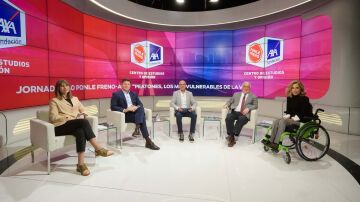 Expertos reunidos por Ponle Freno apuestan por la recuperación de las ciudades para los peatones