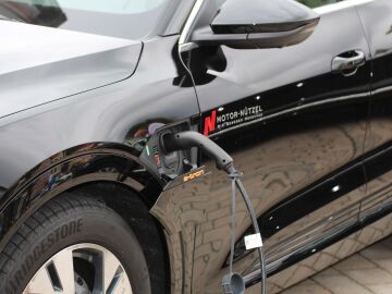 Las matriculaciones arrancan 2026 al alza impulsadas por el "rent a car" y los veh&iacute;culos electrificados