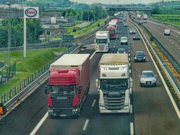 La DGT activa una campa&ntilde;a para garantizar que camiones y autobuses circulen en condiciones &oacute;ptimas y reducir el riesgo de siniestros graves