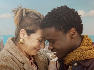 Cartel y teaser tráiler de ‘Viaje al país de los blancos’, estreno en cines el 26 de junio tras su paso por el Festival de Málaga Cartel y teaser tráiler de ‘Viaje al país de los blancos’, estreno en cines el 26 de junio tras su paso por el Festival de Málaga