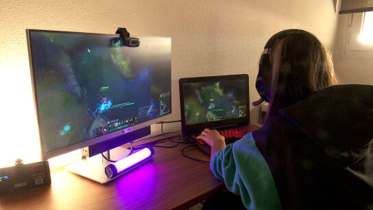 J&oacute;venes y videojuegos