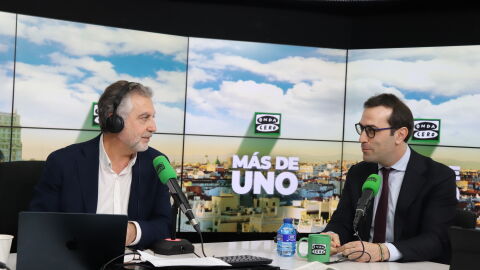 Carlos Alsina entrevista a Carlos Cuerpo en M&aacute;s de uno