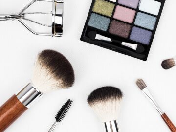 El peligro de las rutinas de belleza en ni&ntilde;as; por qu&eacute; los expertos advierten sobre el uso de productos de belleza para adultos en menores