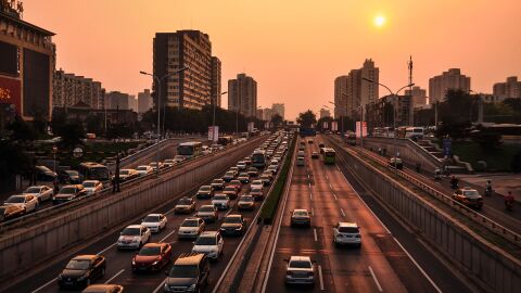 El Gobierno impulsa el coche compartido para reducir el n&uacute;mero de veh&iacute;culos privados y las emisiones