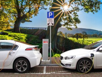 España junto a seis países de la UE apuestan por mantener una transición firme hacia el vehículo eléctrico en Europa España junto a seis países de la UE apuestan por mantener una transición firme hacia el vehículo eléctrico en Europa