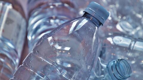 El plástico ya representa el 42% de la basura abandonada en la naturaleza española El plástico ya representa el 42% de la basura abandonada en la naturaleza española