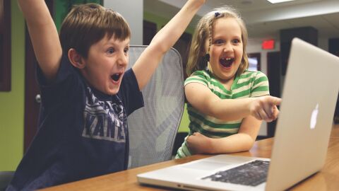 'Loot boxes': cuando la adicción al juego en la infancia empieza en las recompensas de los videojuegos 'Loot boxes': cuando la adicción al juego en la infancia empieza en las recompensas de los videojuegos