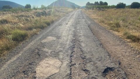 La carretera de Los Odres sigue sin solución mientras las administraciones se pasan la competencia CARRETERA EN MUY MAL ESTADO