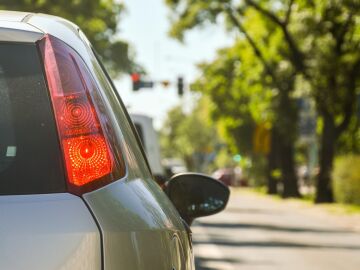 Accidentes y retenciones complican la circulación en carretera al inicio de la operación salida del verano Accidentes y retenciones complican la circulación en carretera al inicio de la operación salida del verano