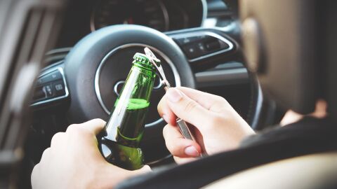 Tráfico intensifica los controles de alcohol y drogas al volante para prevenir una de las principales causas de siniestralidad Tráfico intensifica los controles de alcohol y drogas al volante para prevenir una de las principales causas de siniestralidad