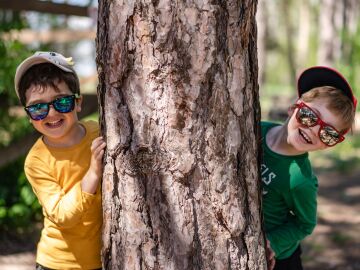 Una oftalmóloga advierte sobre los riesgos para la salud ocular infantil durante los campamentos de verano Una oftalmóloga advierte sobre los riesgos para la salud ocular infantil durante los campamentos de verano