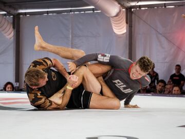 Muay thai, MMA y tatami: por qué los deportes de contacto disparan el riesgo de tiña en verano Muay thai, MMA y tatami: por qué los deportes de contacto disparan el riesgo de tiña en verano